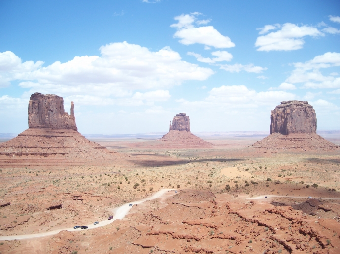 The three major buttes at Monument Valley. This was probably my favorite view of the entire vacation.
 By: Neal Grosskopf
 At: 6:45:55 PM 6/5/2011